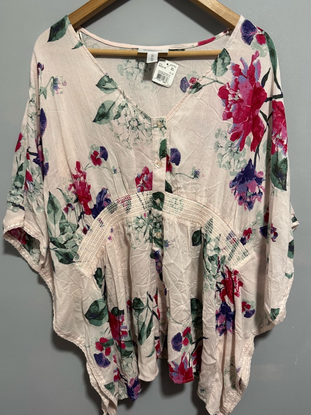 NWT- Motherhood Maternity V-Neck Floral Print Blouse. Size XL